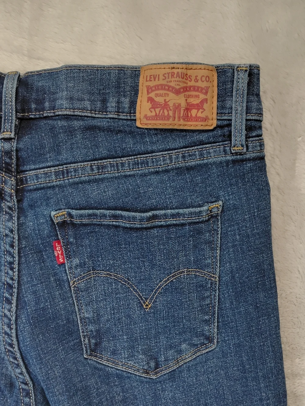 Levi's 311 Shaping Skinny Medium Wash Denim Jeans Size 30
